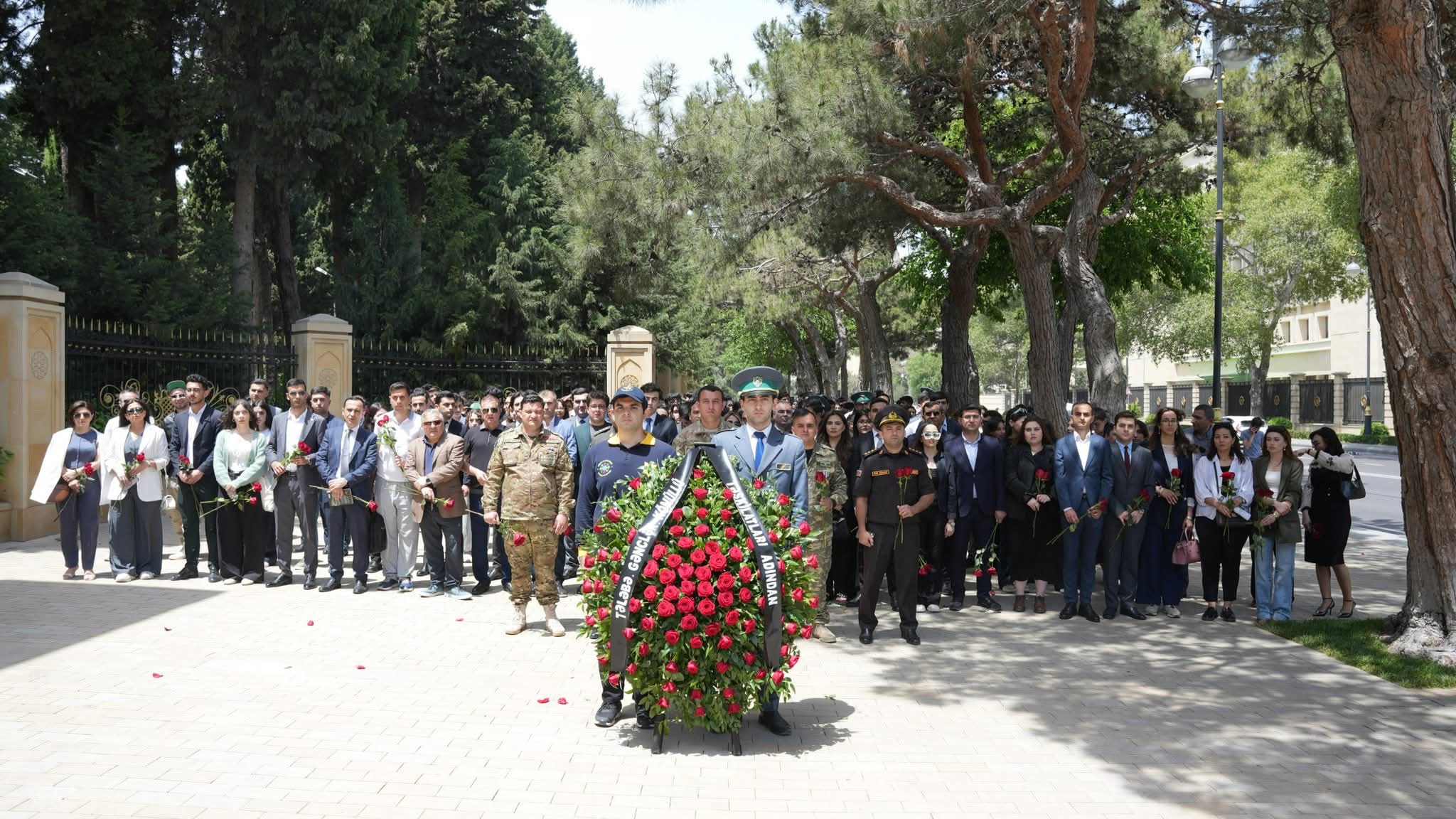 On the occasion of May 28 – Independence Day, leaders and representatives of the country's leading youth, student and volunteer organizations visited the First Alley of Honor and the Independence Monument.
